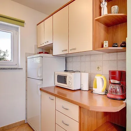 Ivy Apartment *